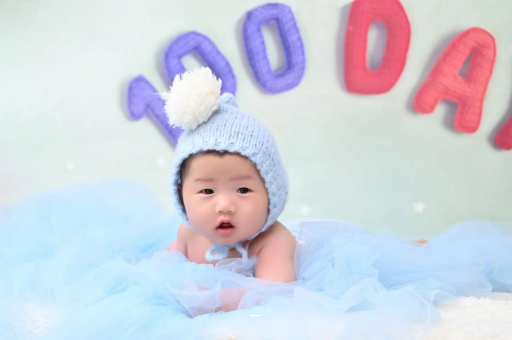 绍兴宝宝咬手指甲怎么回事